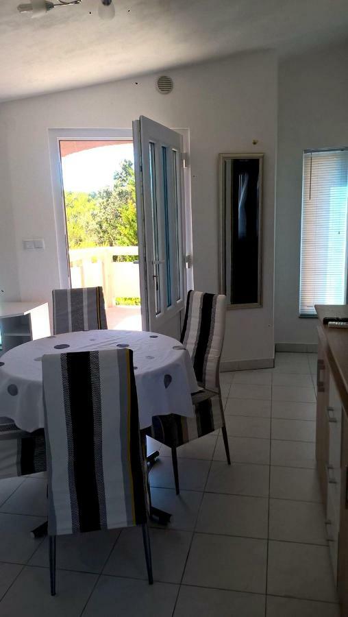 Apartment Kamelija Vir Buitenkant foto