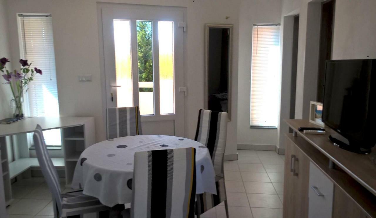 Apartment Kamelija Vir Buitenkant foto