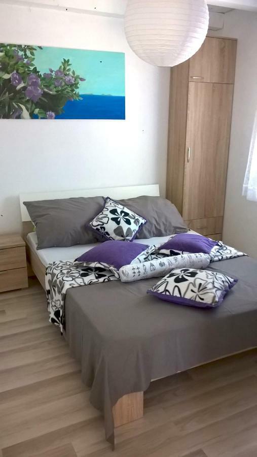 Apartment Kamelija Vir Buitenkant foto